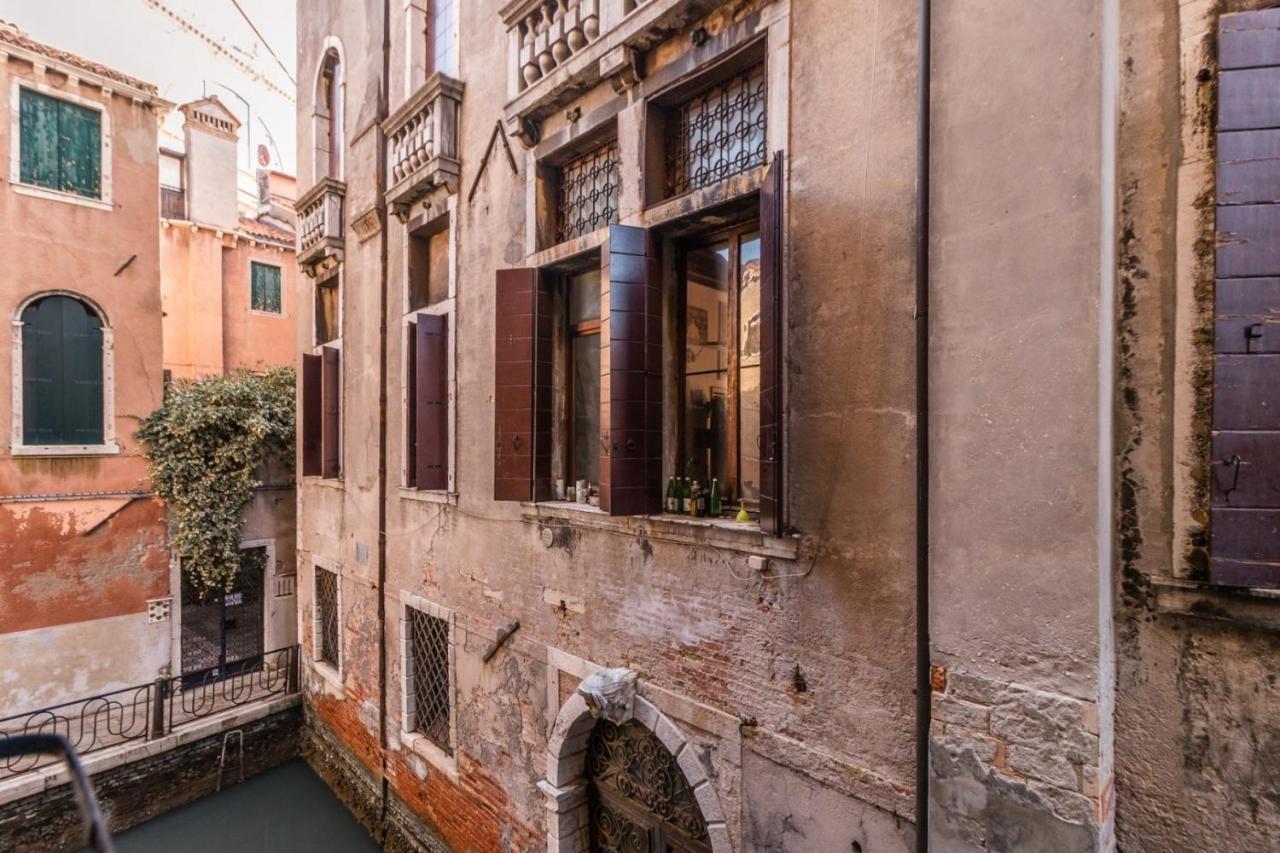 Fenice Backstage Over Canal Venedig Exterior foto