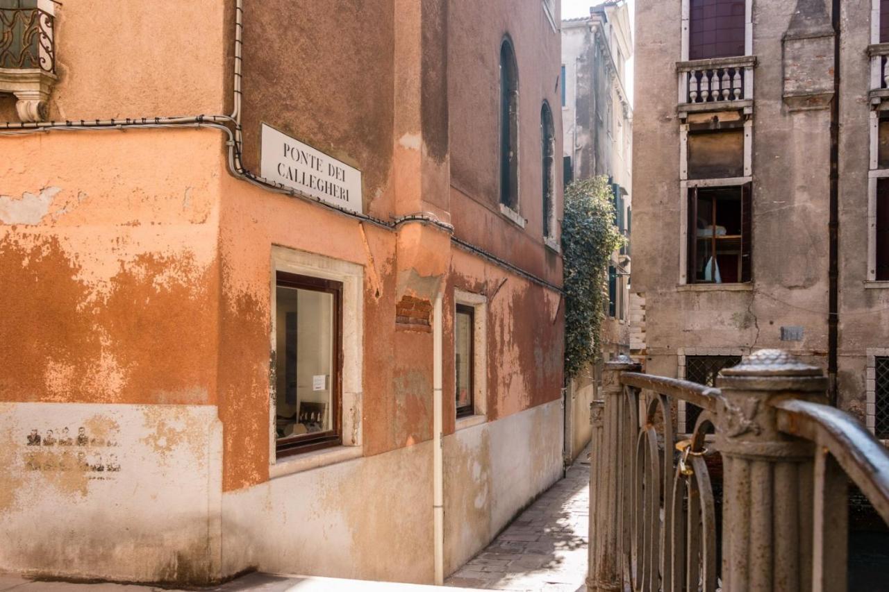 Fenice Backstage Over Canal Venedig Exterior foto