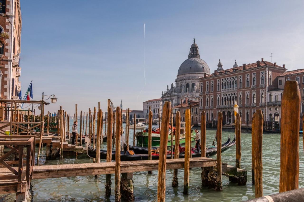 Fenice Backstage Over Canal Venedig Exterior foto