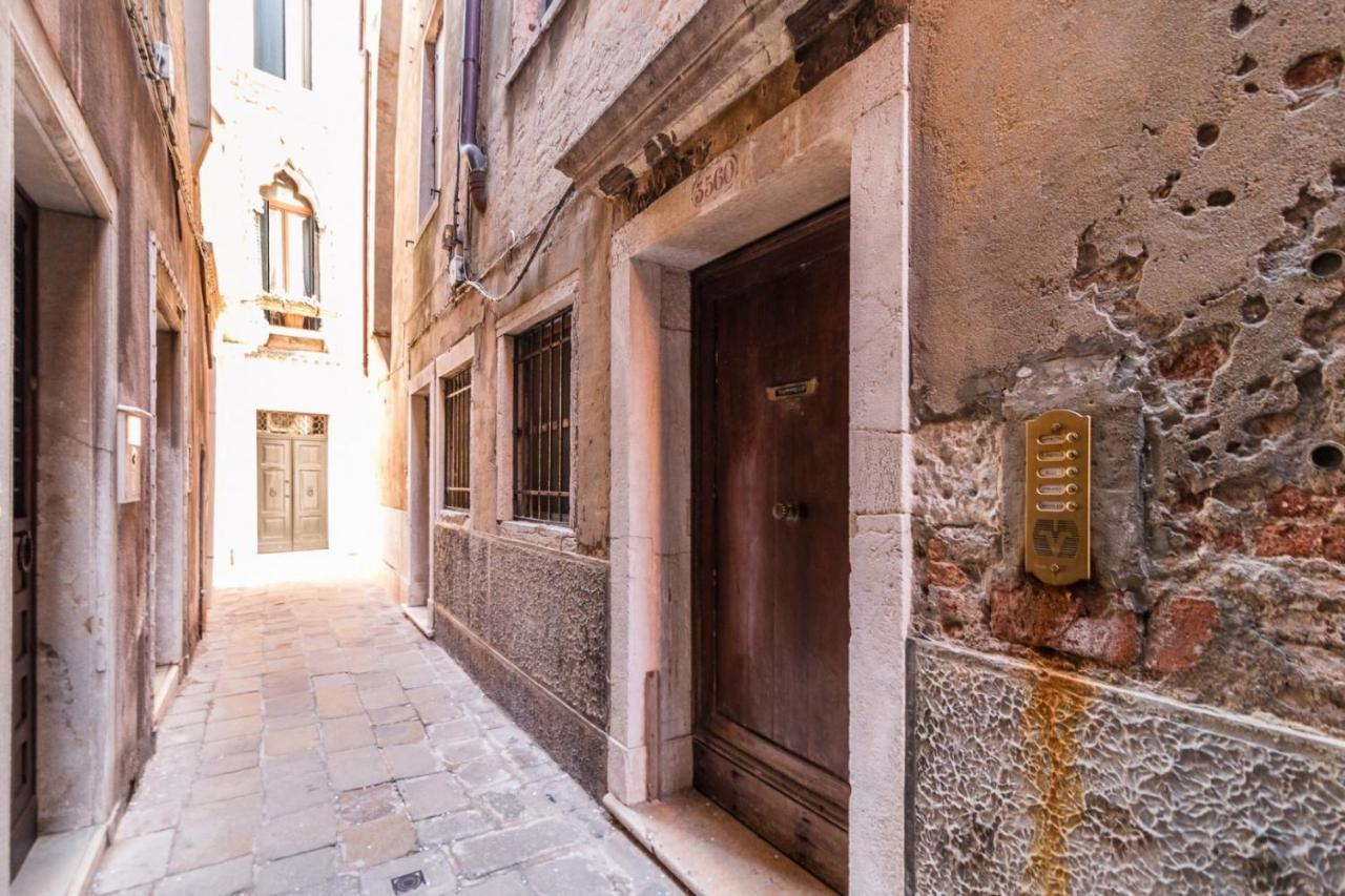 Fenice Backstage Over Canal Venedig Exterior foto