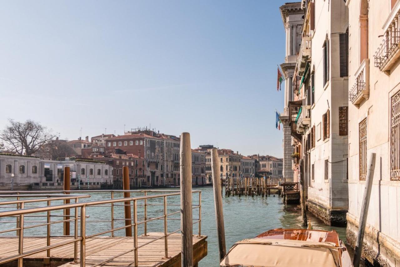 Fenice Backstage Over Canal Venedig Exterior foto